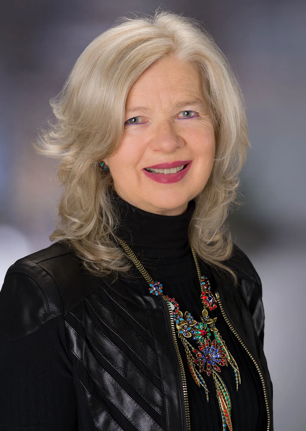 abgebildet reinkarnationstherapeutin und traumatherapeutin Ulrike Vinnmann